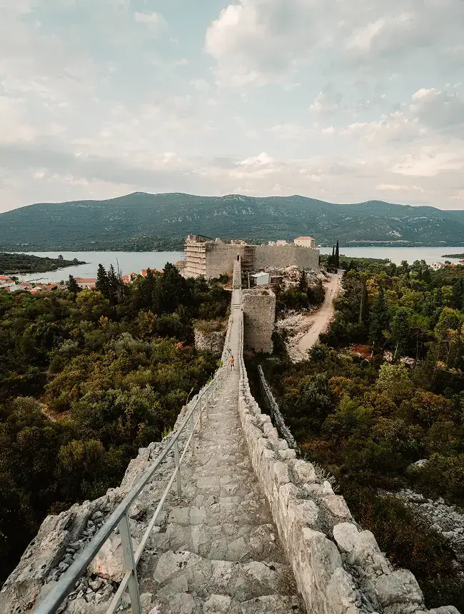 ston city wall hike